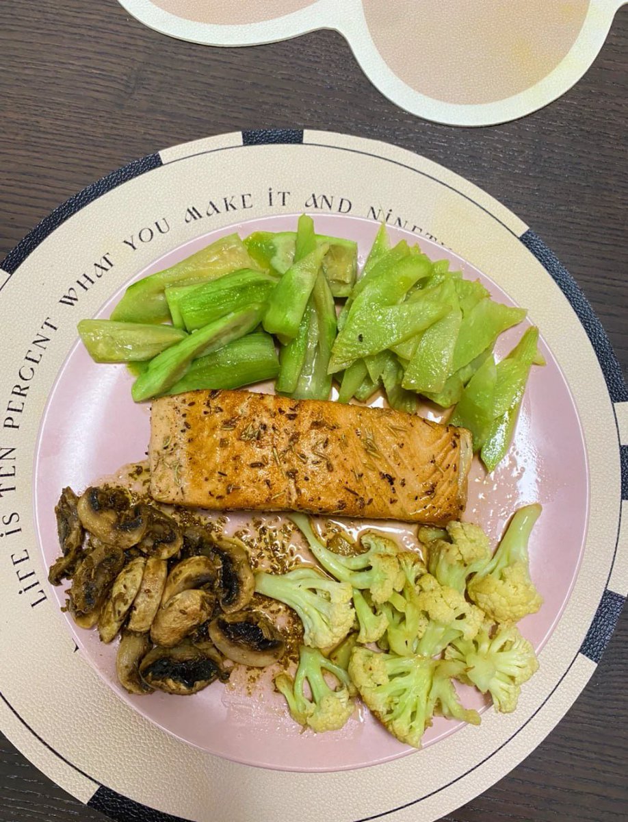 Lilbigthemc's tweet photo. Dinner https://t.co/lHJbM9kYCc