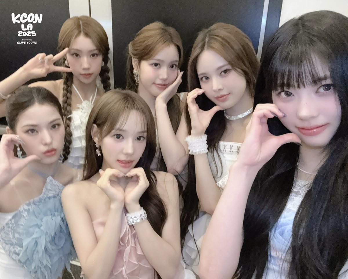 [#KCONLA2025] 📸 GREENROOM SELFIE

🩷 AUG 3 (SUN)
#izna <a href="/izna_offcl/">izna</a>
Don’t blink… the moment is close ✨

-
KCON LA 2025 
AUG 1-3
Crypto.com Arena, LA Convention Center

Let's #KCON