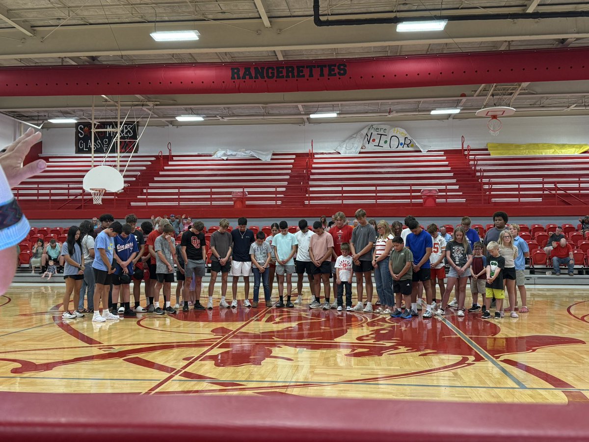 Community wide prayer night for all of our students, teachers, and schools. What a special place Perryton is. #FN5GL #Sweepstakes <a href="/PerrytonIsd/">Perryton ISD</a> <a href="/TMobile/">T-Mobile</a>