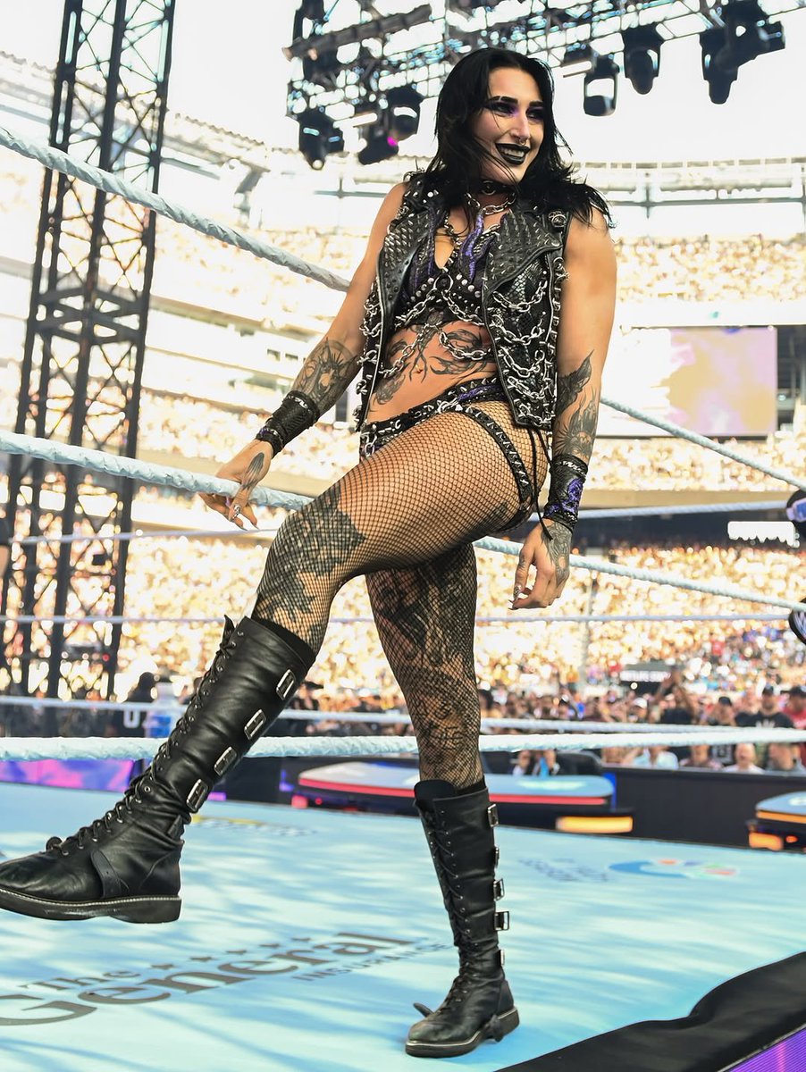 #WWERaw FOLLOW TRAIN!

- Follow me &amp; RT (IFB) 
- Like This Tweet
- Reply With A GIF of Your Favorite Wrestler
- Like And Follow Everyone Who Does This

LETS ALL GROW TOGETHER ‼️