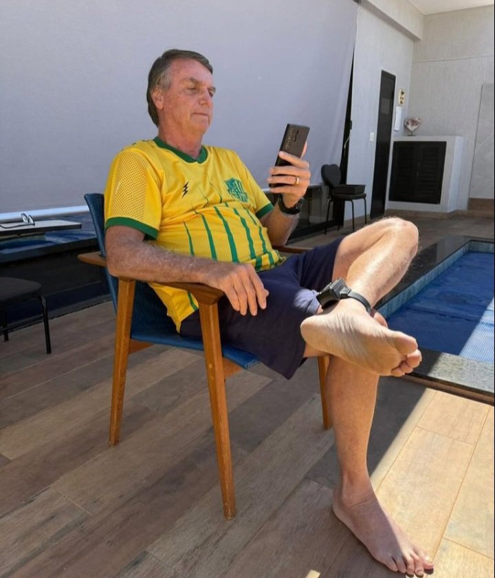 Jair Acompanhou Todo o Movimento no Brasil