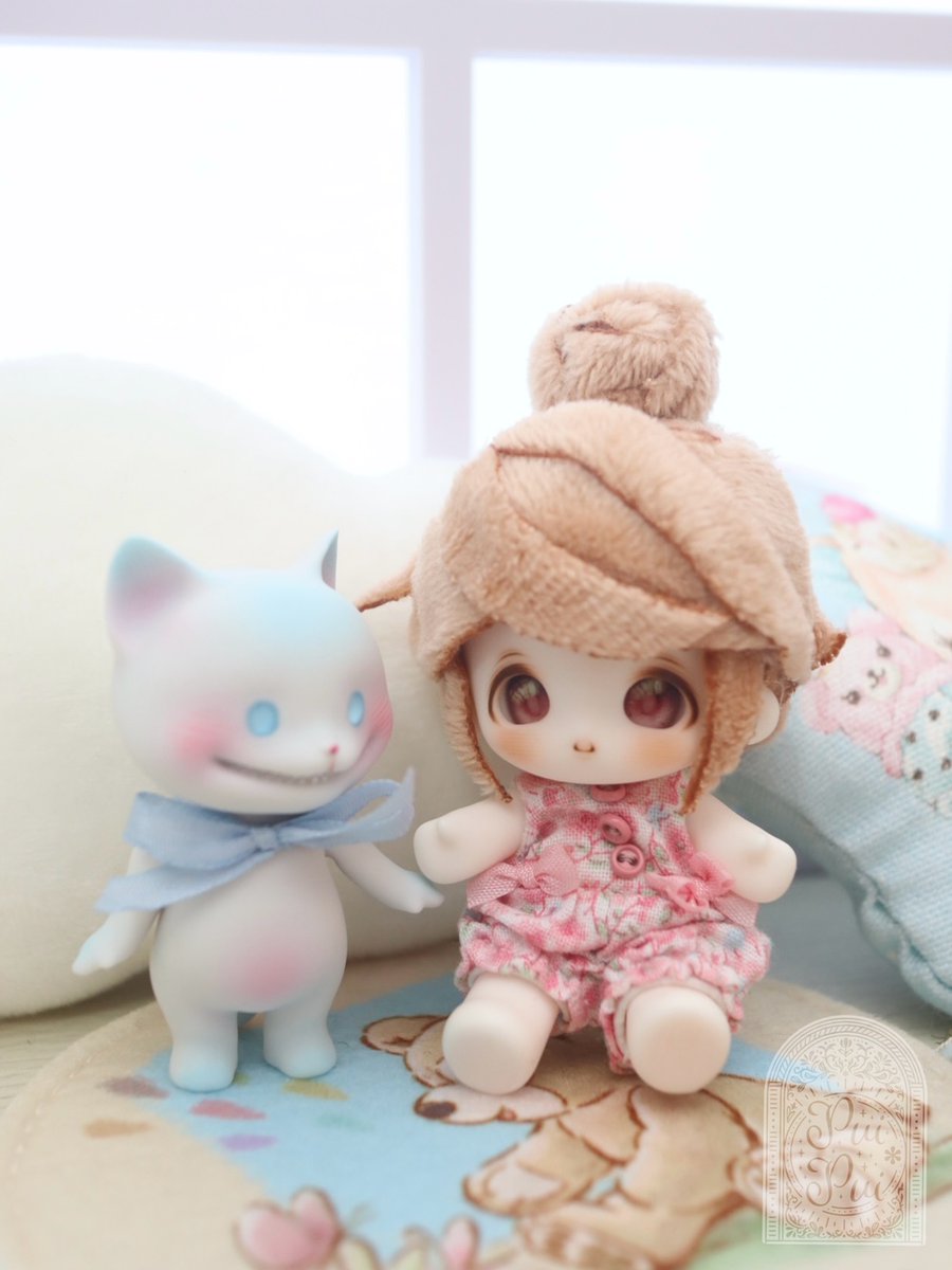 「にゃにゃにゃん」

「そうだね～、今日もいい天気だね🌞」

#솜뭉치샵 #지햇님 #pipos