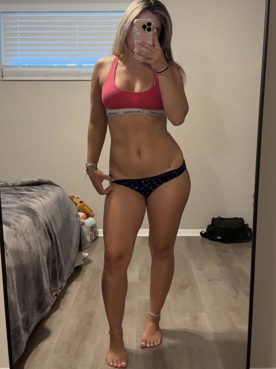 miaspicexo's tweet photo. describe me in one word 🥺 be honest https://t.co/P8bfuEgnAs