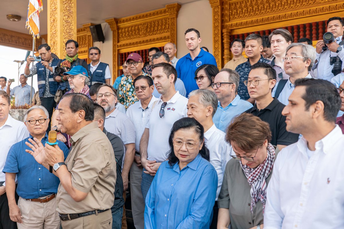 embphnompenh's tweet photo. As Cambodia and Thailand convene for the GBC today, 🇩🇪 Ambassador Messerer’s recent visit to the border highlights the importance of keeping those most affected by conflict, especially displaced families, at the heart of peace efforts. #Cambodia https://t.co/Ox5ZBwnLbz