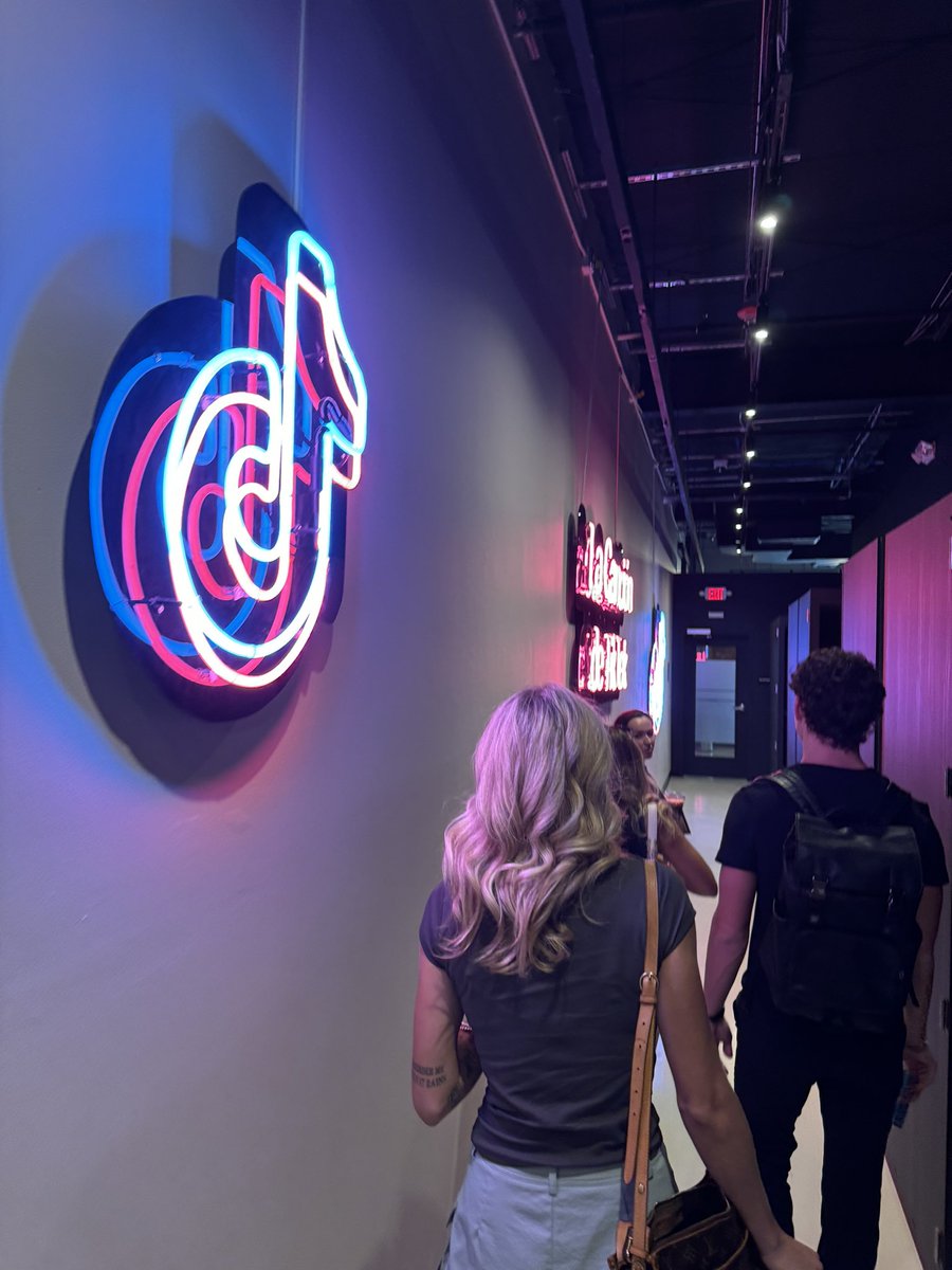 Team and wives went to TikTok HQ yesterday…

4 of the 5 of us were college dropouts in a room giving a product demo to the head of TikTok agency partnerships. 

4.

Wild times.