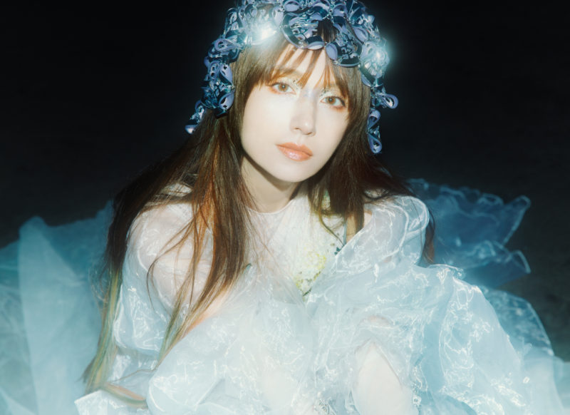 May J.さん掲載ページ(ポスターサイズ) QSMuiITi_200x200.jpg