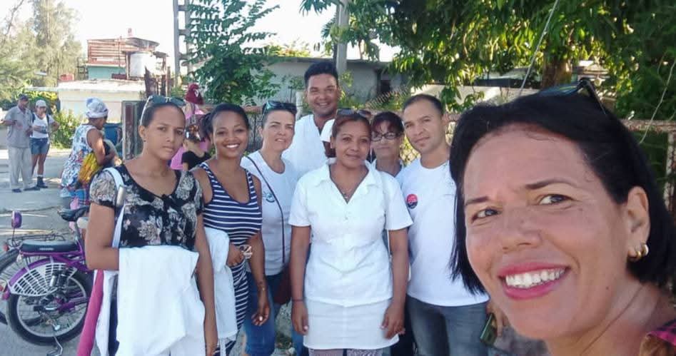La #AtencionPrimariaDeSalud garantiza una atención integral desde la promoción y prevención hasta tratamiento, rehabilitación y cuidados paliativos lo más cerca posible de su residencia en homenaje al natalicio de #Fidel realizamos jornadas de salud en nuestras comunidades.