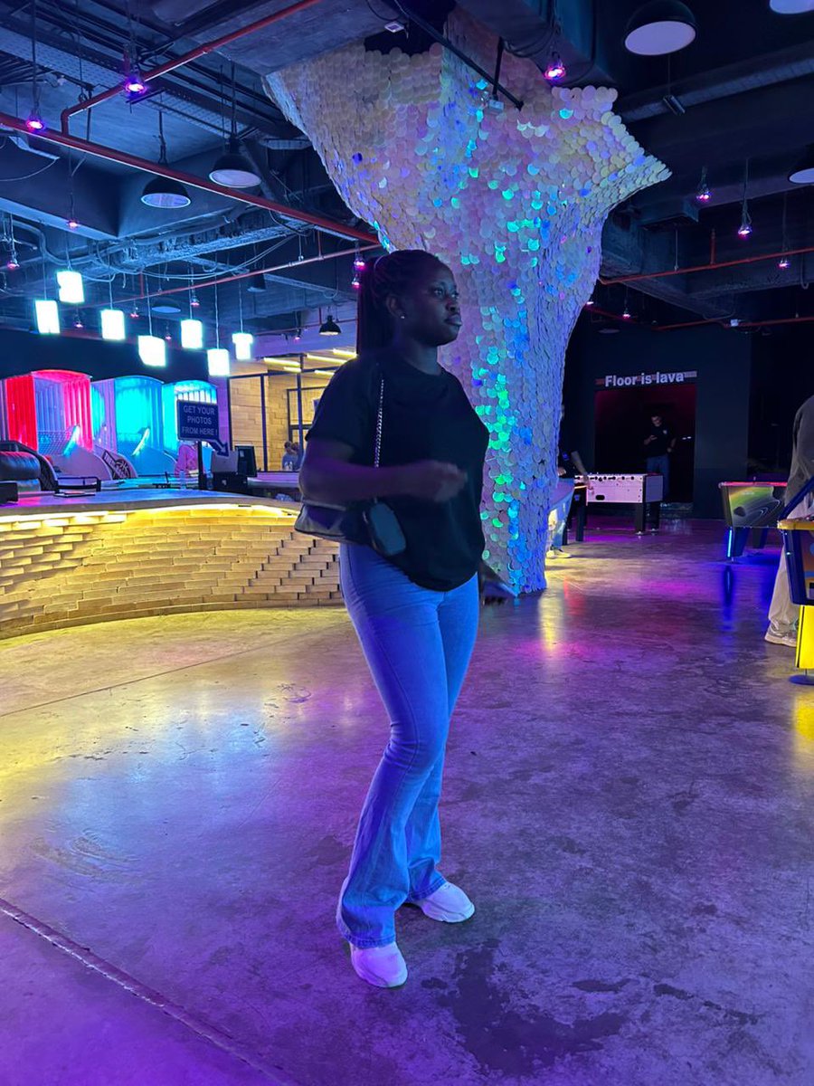 Dimples2355's tweet image. Just vibin’ where the lights hit different. 💡💙