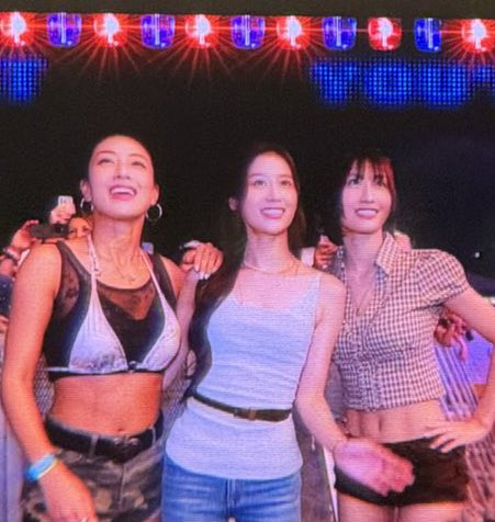 ningvinyl's tweet image. TWICE GETTING ARRESTED BY SABRINA AT LOLLAPALOOZA WTF