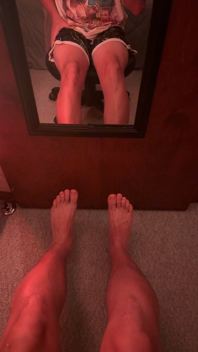 TylerAlpha_'s tweet photo. big legs and big feet. I know it gets you betas going

findom, foot worship, foot fetish, cashfag, alpha dom, cashmaster, paypig, loser, slave, owner, master https://t.co/qsgrDLwndY