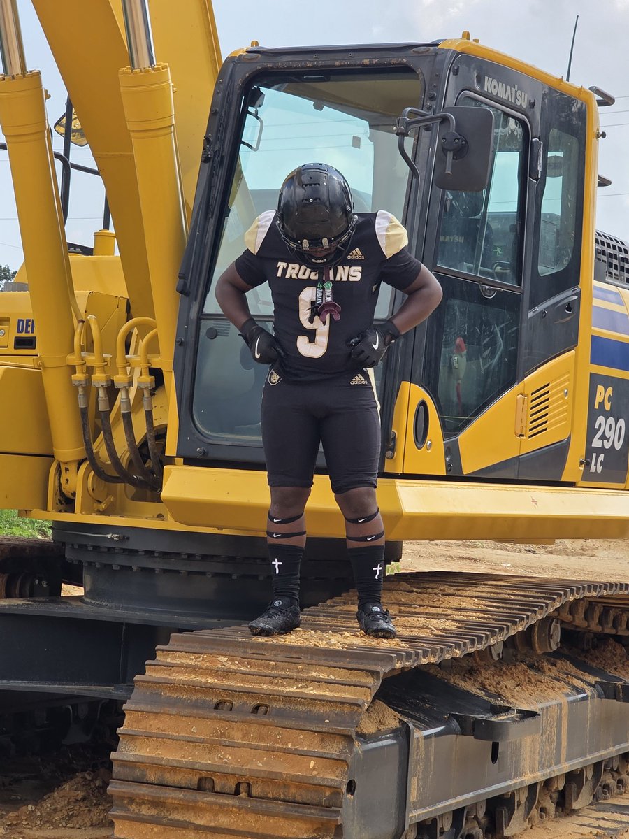 K4_daproblem's tweet photo. ⚠️ UNDER CONSTRUCTION ⚠️
#9 in the dirt, building greatness one grind at a time. 💪🏾🏈

"The dream is free, but the hustle is sold separately."

#TrojansFootball #GridironGrinder #HardHatSeason #BuiltDifferent #Kemari #FootballLife #ConstructionZone https://t.co/Ny4q3C02hX