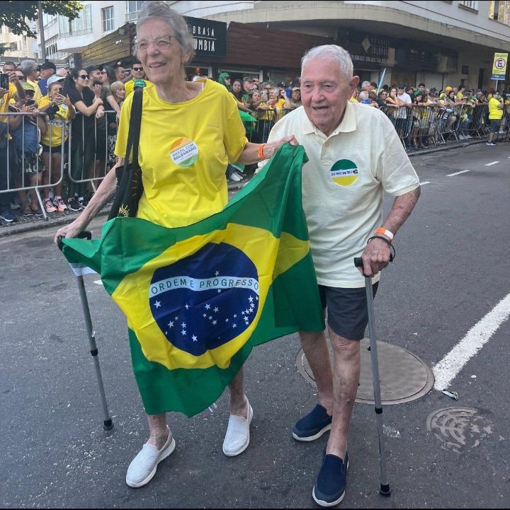 Golpistas Armados?

Não, Esses Sim São Verdadeiros Guardiões da Constituição!
 O POVO 

Boa Noite. 
<a href="/BolsonaroSP/">Eduardo Bolsonaro🇧🇷</a> 
<a href="/fabiowoficial/">Fabio Wajngarten</a> 
<a href="/PastorMalafaia/">Silas Malafaia</a> 
<a href="/FlavioBolsonaro/">Flavio Bolsonaro</a> 

Brasil Livre 🇧🇷