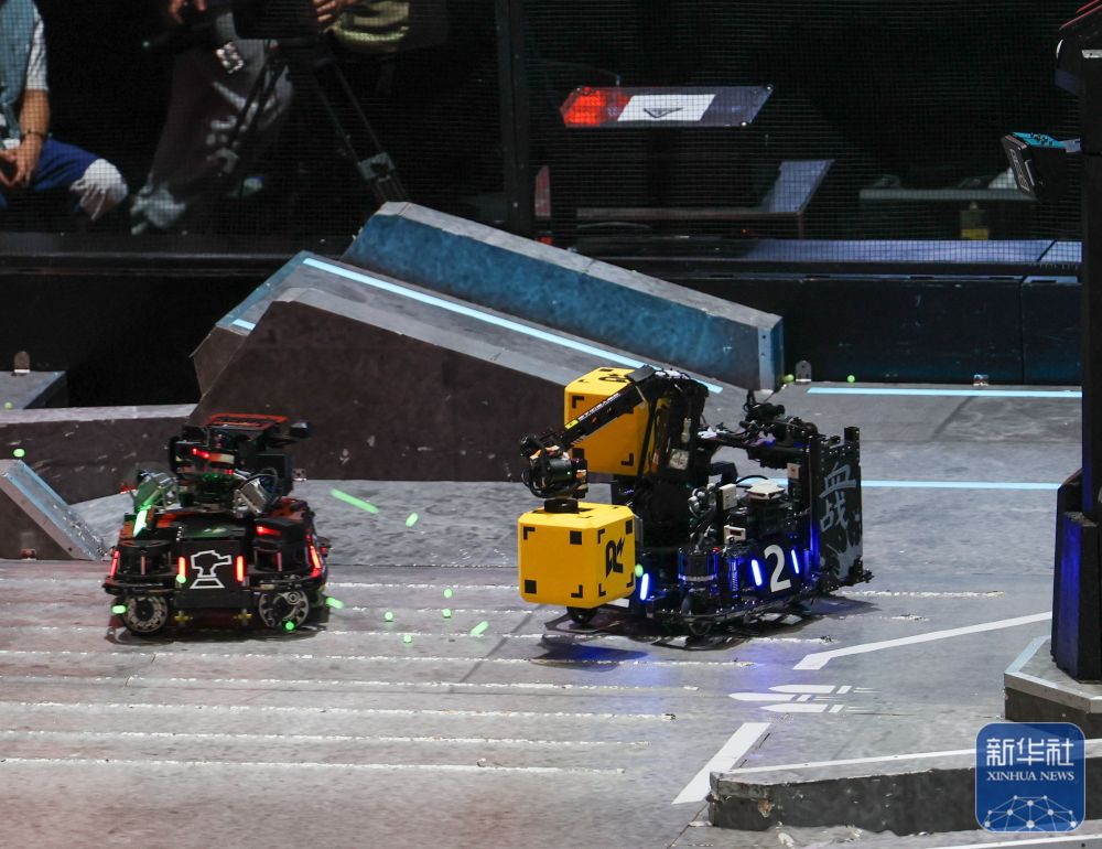 iChongqing_CIMC's tweet image. Shanghai Jiao Tong University&apos;s Jiao Long team takes the crown at the RoboMaster Super National Finals in Shenzhen! A thrilling end to China&apos;s top university robotics battle. 🤖🔥 #RMUC2025 #RoboMaster #Robot #tech #university