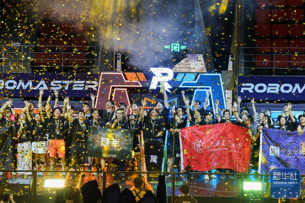 iChongqing_CIMC's tweet image. Shanghai Jiao Tong University&apos;s Jiao Long team takes the crown at the RoboMaster Super National Finals in Shenzhen! A thrilling end to China&apos;s top university robotics battle. 🤖🔥 #RMUC2025 #RoboMaster #Robot #tech #university