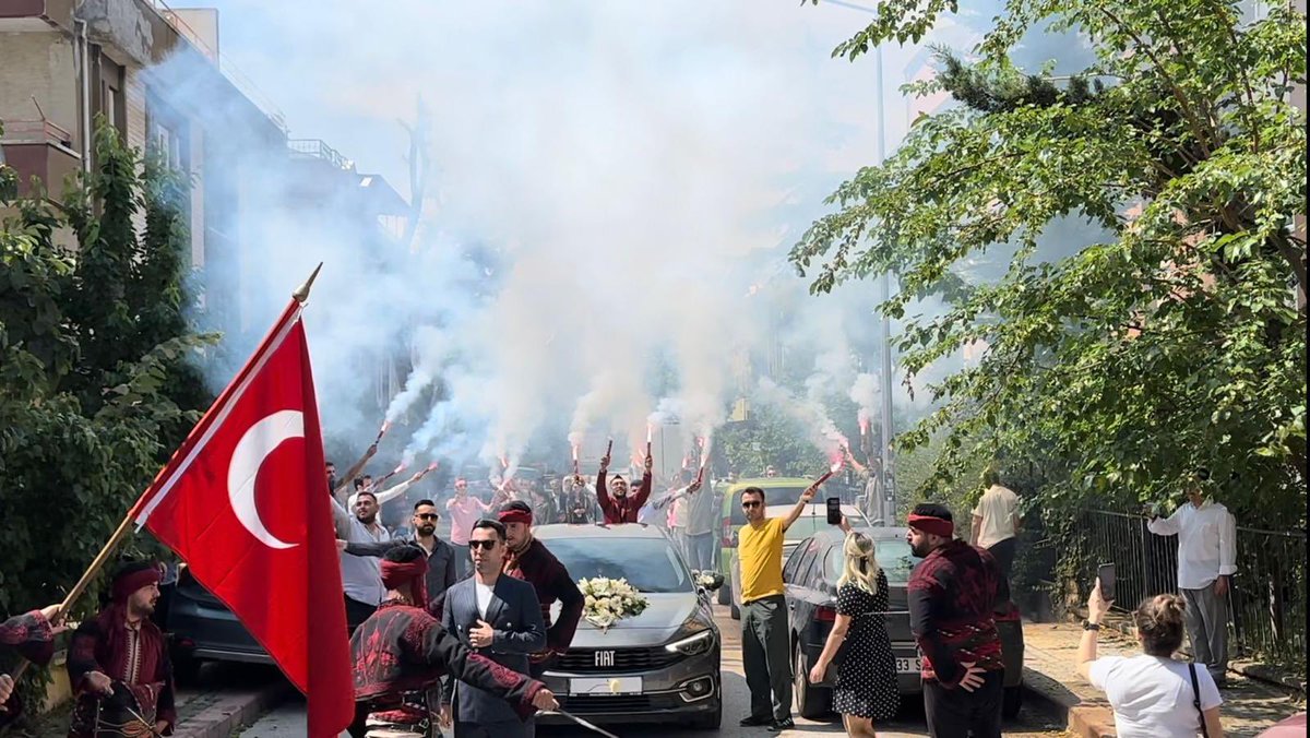 Kocam beni almaya gelirken mahalleyi yakıyordu 😂💙🧿