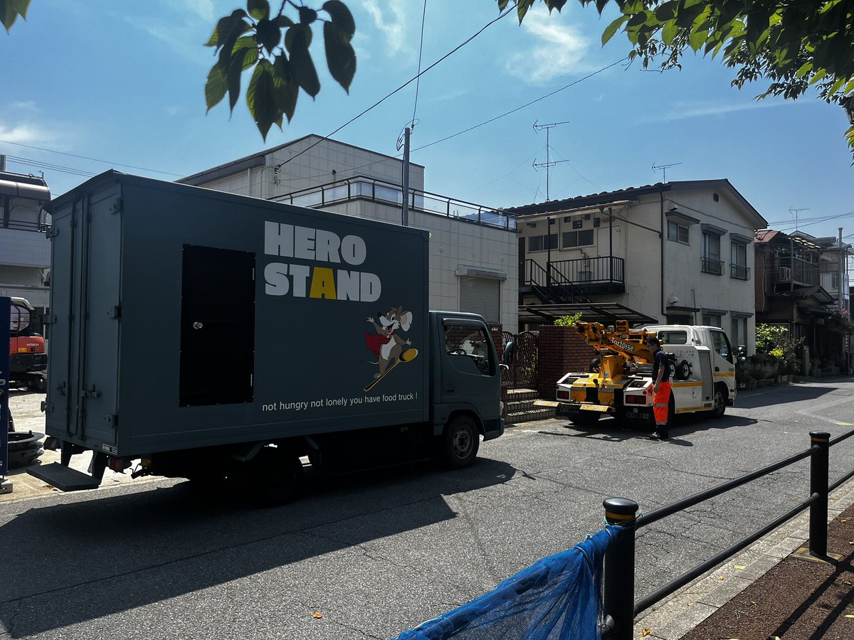 HEROSTAND1's tweet photo. 本日と明日のランチは車両故障のためお休みです😭
今、整備工場で見てもらっているので詳細分かり次第再投稿させていただきます。。

自分は根性でどうにかなってもトラックはそうはいかない。。。むずいっすね💦💦 https://t.co/dgDvC2FzUW