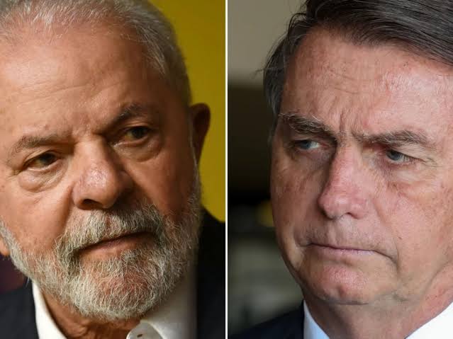 RESUMO DO DIA:

1) Bolsonaristas fazem novas manifestações esvaziadas em Copacabana, na Avenida Paulista e em outras localidades.

2) Bolsonaro grava vídeo mandando recado para os apoiadores dele e o Flávio Bolsonaro publica em suas redes, apesar da proibição.

3) Silas Malafaia