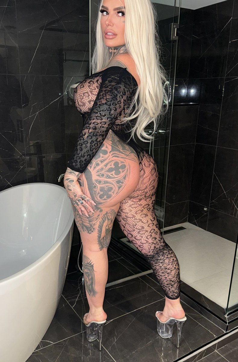 Itsromyrich's tweet photo. I wanna be your wh*re https://t.co/uOMV1WzxPl