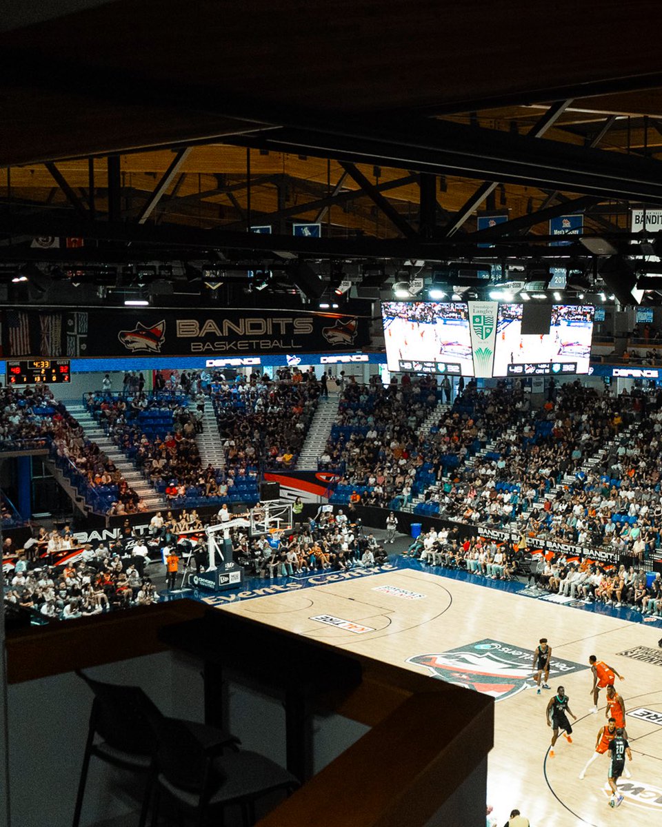 CEBLeague's tweet photo. Sold out and showing love ๐งก
From tip-off to Target Score, Vancouver fans brought the noise for Fan Appreciation Night ๐ฃ๏ธ๐ฅ
๐บ Watch highlights and more on CEBL+ powered by @tonybet_canada โ https://t.co/NVk3EPx257
#PullUp | #CEBLSeasonVII | #WPGvsVAN https://t.co/AJreu1eHqc