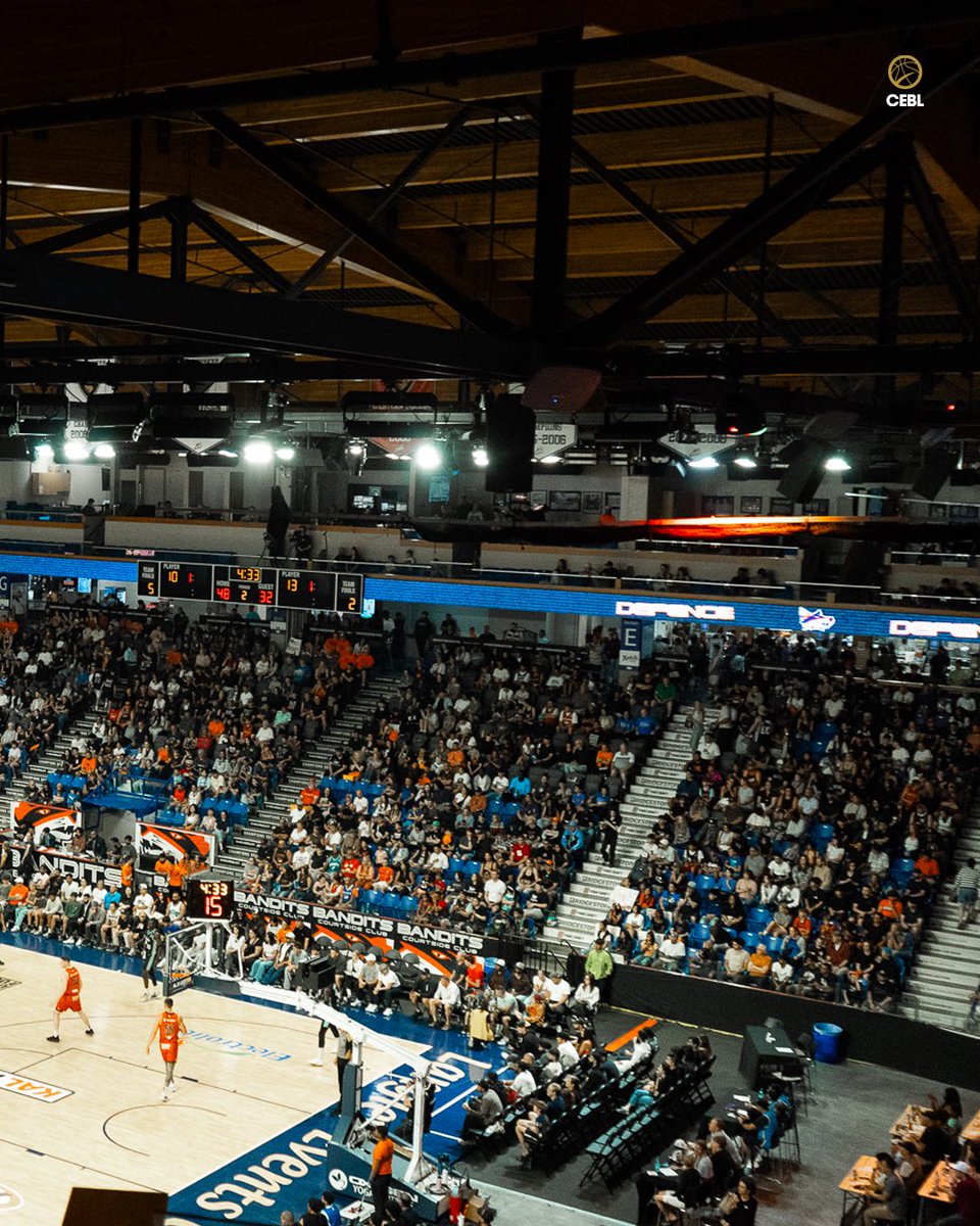 CEBLeague's tweet photo. Sold out and showing love ๐งก
From tip-off to Target Score, Vancouver fans brought the noise for Fan Appreciation Night ๐ฃ๏ธ๐ฅ
๐บ Watch highlights and more on CEBL+ powered by @tonybet_canada โ https://t.co/NVk3EPx257
#PullUp | #CEBLSeasonVII | #WPGvsVAN https://t.co/AJreu1eHqc