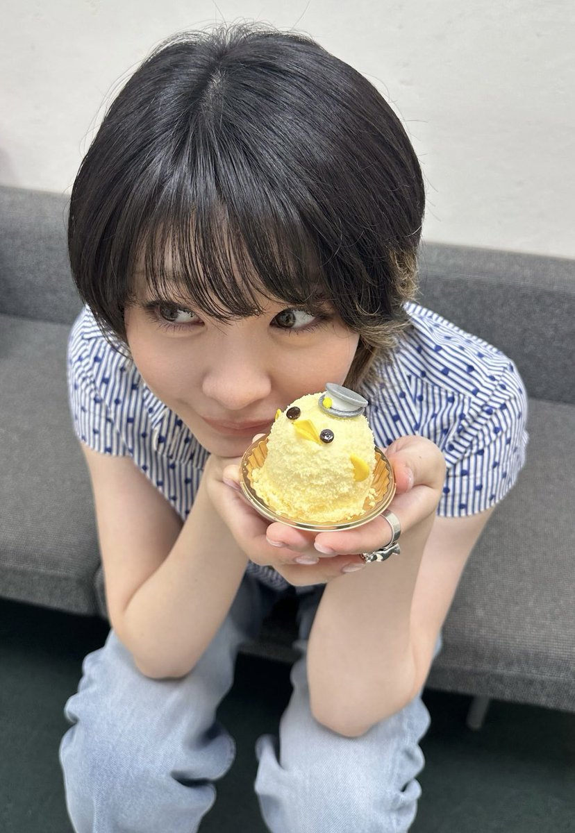 LBD_official_'s tweet photo. 名古屋に到着〜❣️❣️
さっそく、名古屋コーチンを使った銘菓 #ぴよりん と🐣✨ https://t.co/1hNaGU4ZP3
