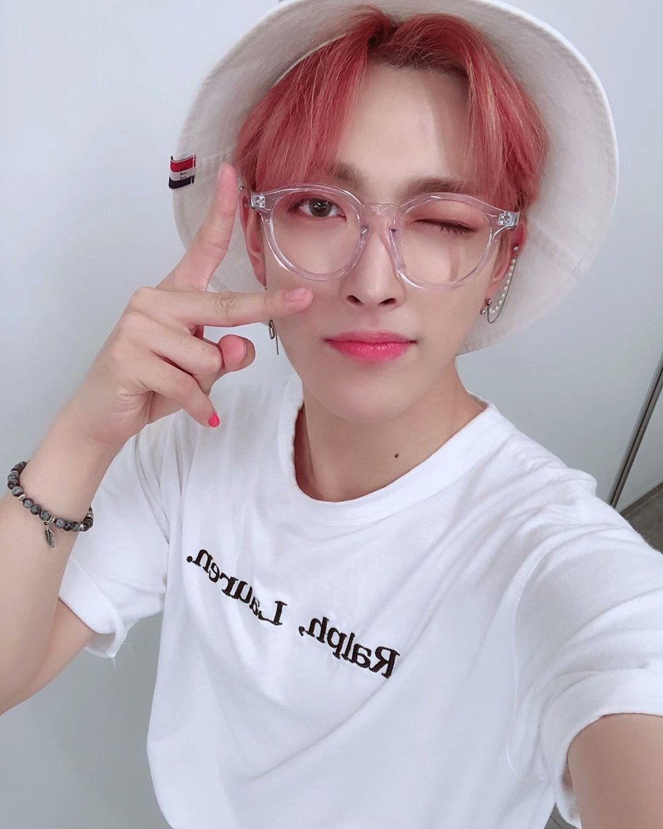 𝐃ormir no es un problema, el verdadero problema es que ropa usaré en el #𝖋rëa𝕜y·学院·𝐬h𖦹w y que tan 𝐥indo me veré para poder tomarme una 𝑓oto con la niña más bonita en su #𝐥uc𝕚fər𓋜𝑓e͞st𝕚va𝕝, espero verme bien.

𝐜ap𝐭ā𝕚n 𝖍o͞o𝚔 🏴‍☠️☆ !