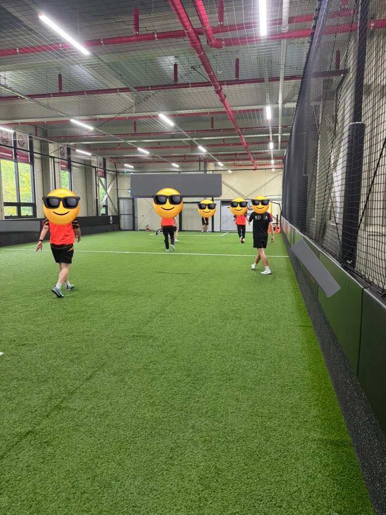FCLEOFOOTBALL's tweet photo. 8월 첫째주 훈련🦁

주말이면 우리는 초록잔디 위 꼬물꼬물🐛
패스도 슛도 몸개그도 완벽한 주말 훈련 완료!
땀 흘리고 나면 더 단단해지는 우리 팀…
사,,,사,,,사,,,,그냥 좋아합니다💚

#이쪽풋살 #여성풋살 https://t.co/aHwA36YOpZ
