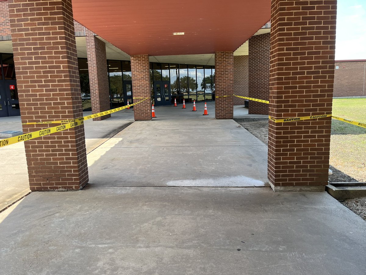 suptrdave's tweet photo. Huge thanks to Mrs. Nanes and her amazing crew for transforming the HS Commons into a fantastic “Under Construction: Building Great Minds” space for our Welcome Back Teachers program tomorrow! 👷♀️🛠️📚 #BISDProud #BuildingGreatMinds #BackToSchool https://t.co/0v8SGtZJtY