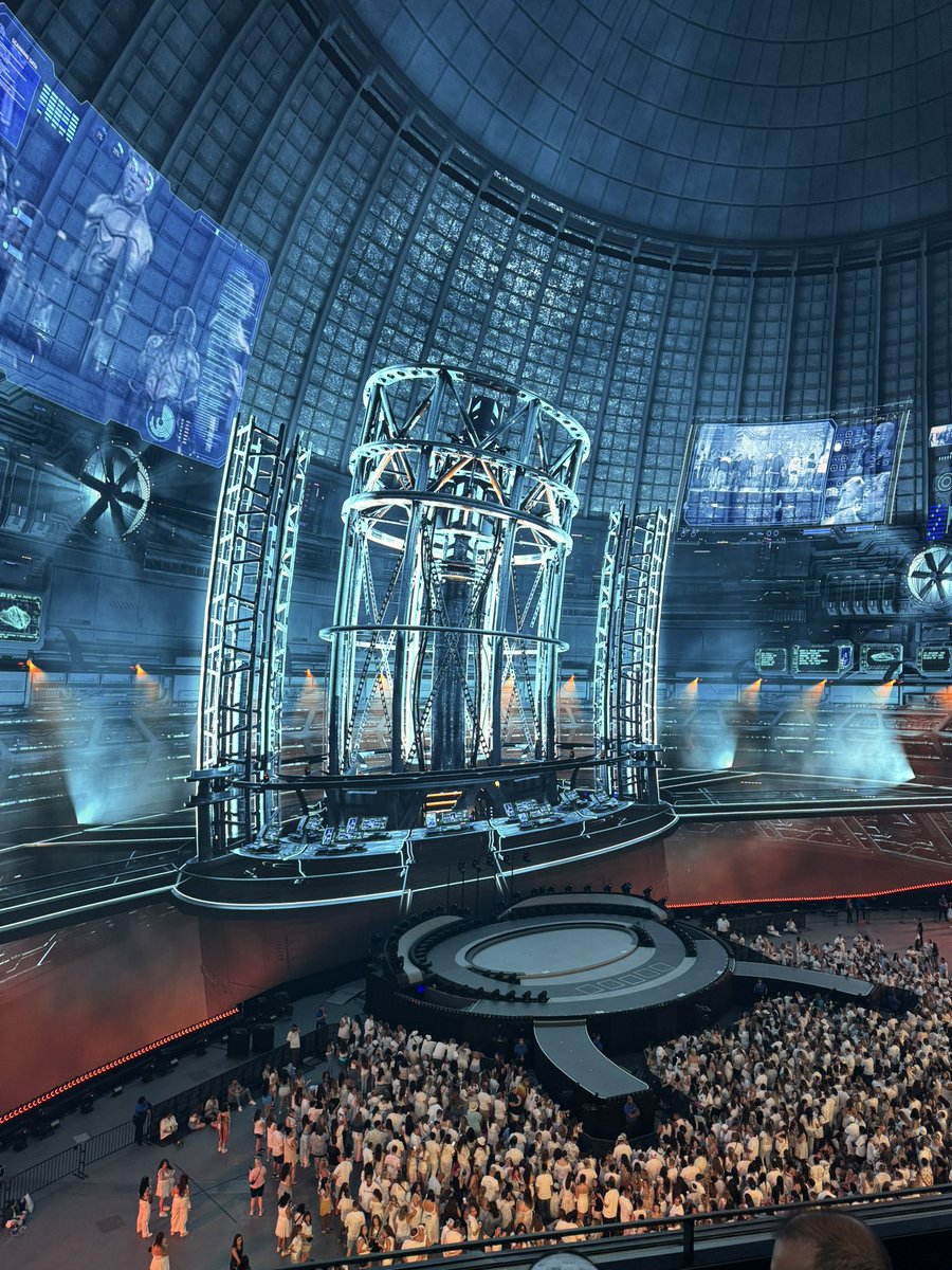 Ready for <a href="/backstreetboys/">Backstreet Boys</a> at the <a href="/SphereVegas/">Sphere</a> 🤍🤍