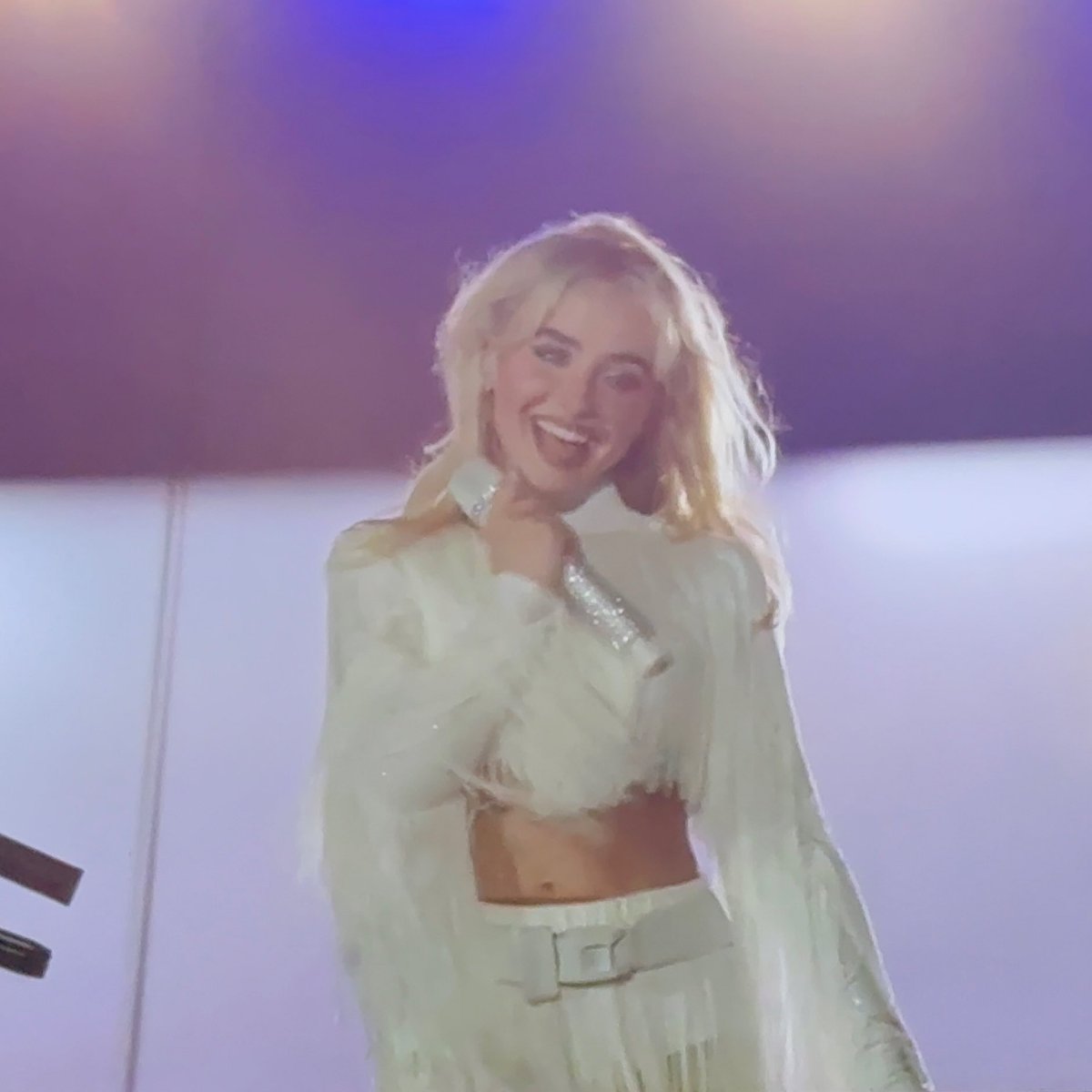 sabchild's tweet image. if i just passed out right now