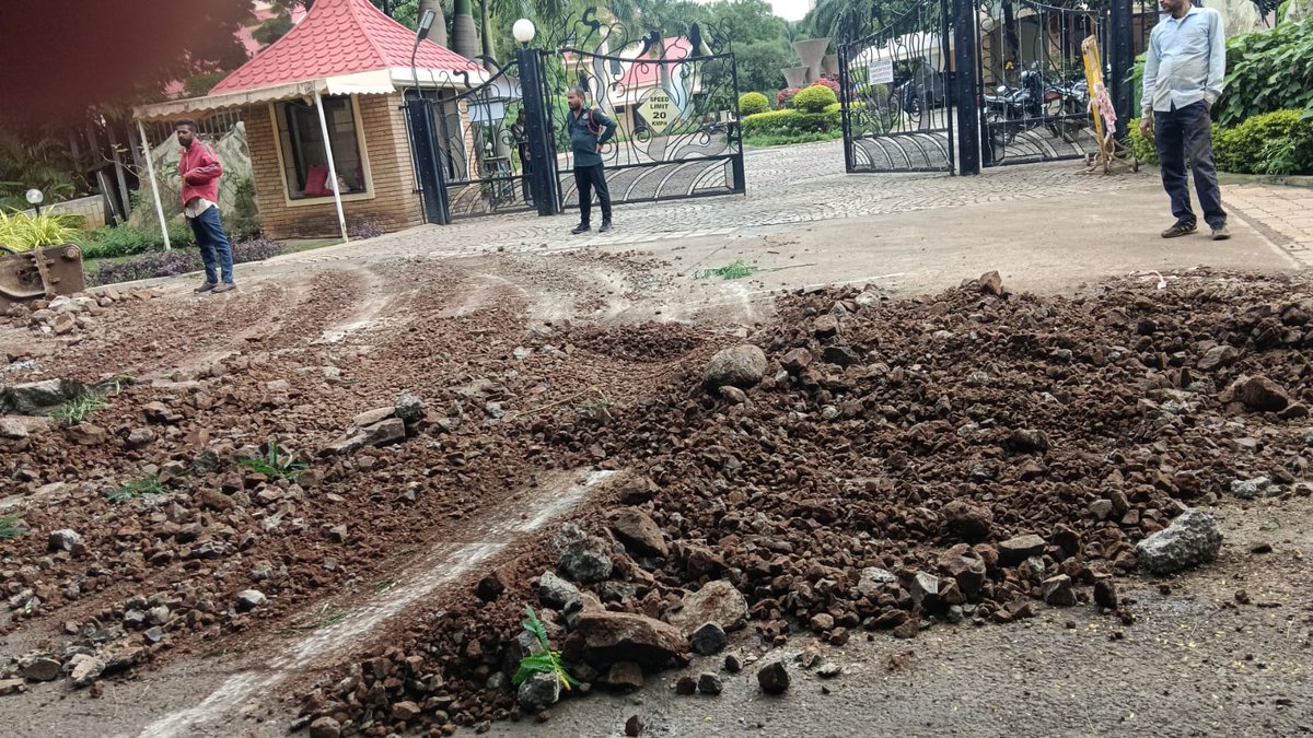 AiyerSunil (@aiyersunil) on Twitter photo #drainageworkonUNDRIHILLTOP
<a href="/navalMH/">Naval Kishore Ram</a> <a href="/PMCPune/">PMC Care</a> <a href="/pulse_pune/">Pune Pulse</a> <a href="/InamdarNadeem/">Nadeem Inamdar</a>
At the outset we thank the authorities for taking up this important infra work which should have been done much earlier. Nevertheless i wish to bring to your notice the following;
⚓ The vendor and his #drainageworkonUNDRIHILLTOP
<a href="/navalMH/">Naval Kishore Ram</a> <a href="/PMCPune/">PMC Care</a> <a href="/pulse_pune/">Pune Pulse</a> <a href="/InamdarNadeem/">Nadeem Inamdar</a>
At the outset we thank the authorities for taking up this important infra work which should have been done much earlier. Nevertheless i wish to bring to your notice the following;
⚓ The vendor and his