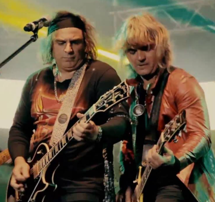 Peram95's tweet photo. Si los hermanos Gallagher se arreglaron, por qué ellos no? https://t.co/9710cNiJsU