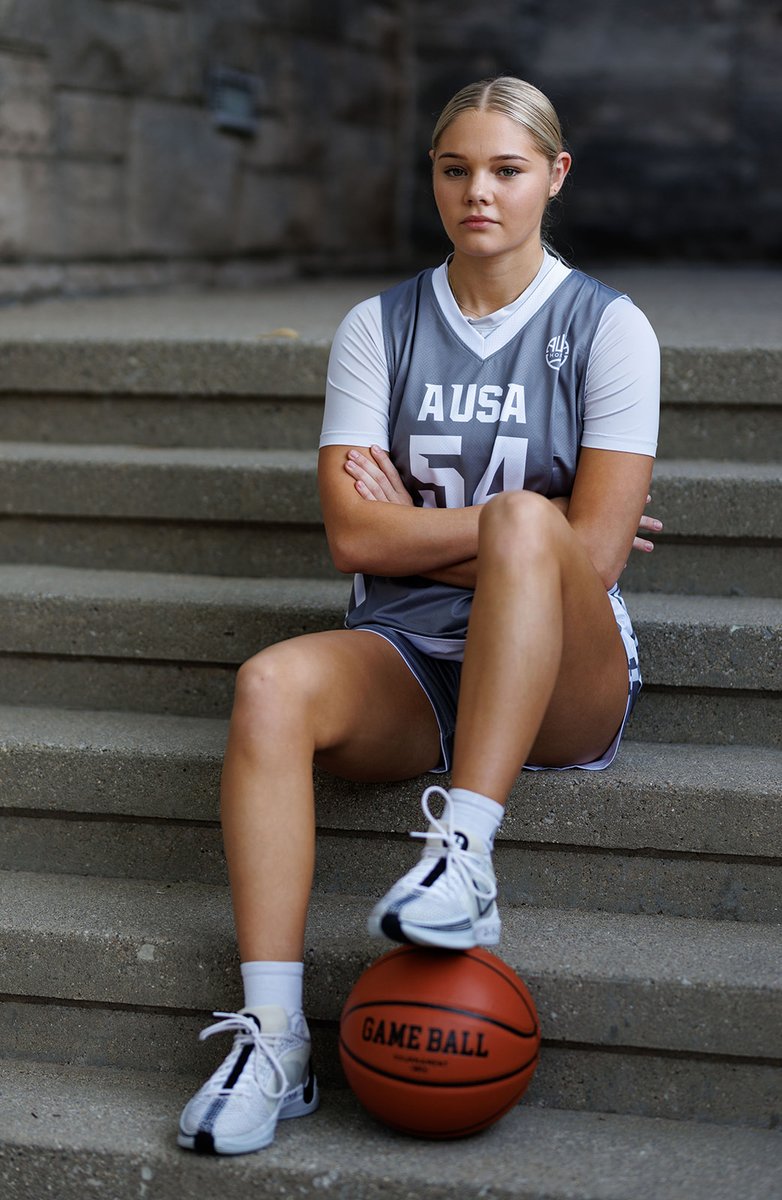 Jessie Whinwray | PG | 5'8" | Class of 2026 – AUSA Australia Team Aidan
A high-energy guard who brings relentless pressure on defense and never takes a play off. A pest on the ball and always looking to push in transition. Finishes well around the rim with soft touch, finds her