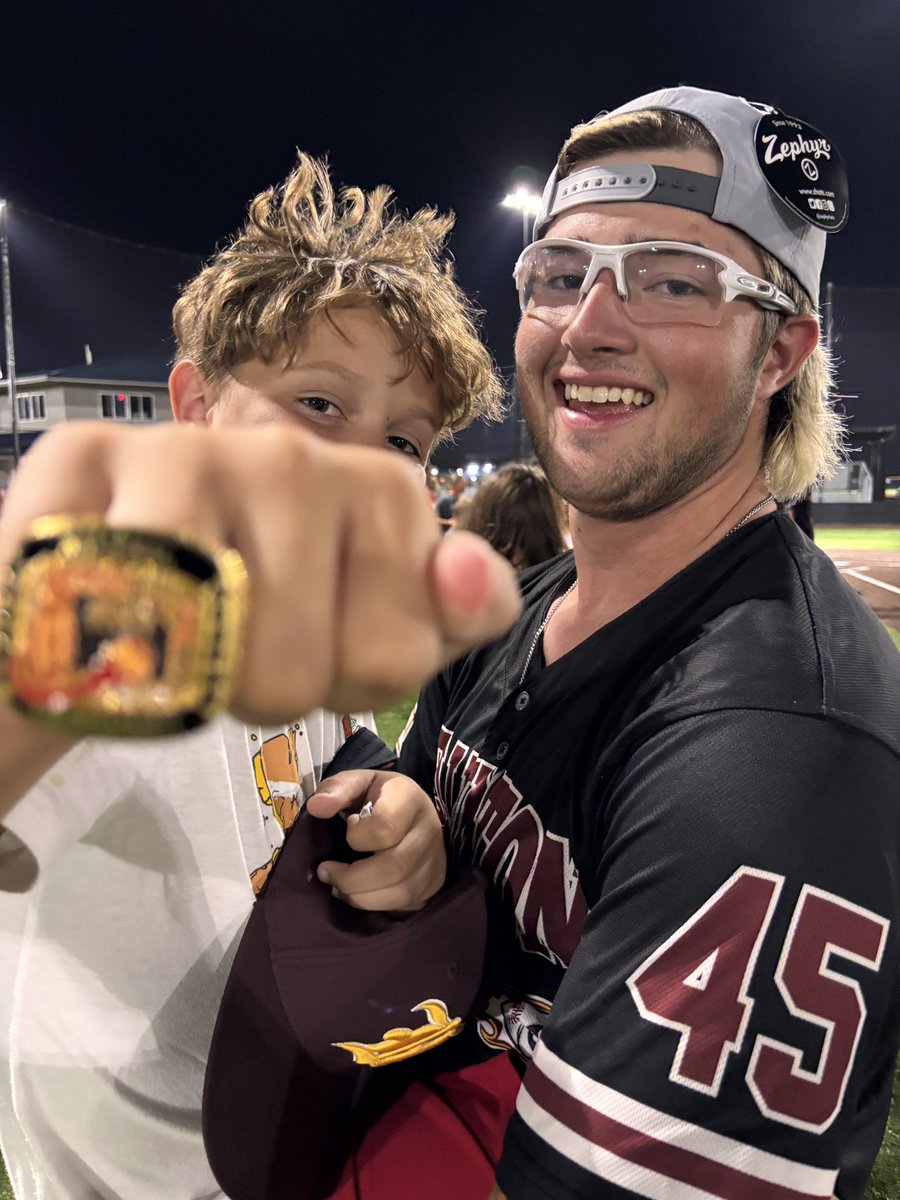 NFevurly's tweet image. Went 7 tonight. Gave up 1 run and 1 walk. K’d 5. @Rowan80711734 finished it off with 3 scoreless. More importantly the @Wellington_Heat won the SBS!! 4-1! Learned a lot this summer and hopefully I grew up a little.
