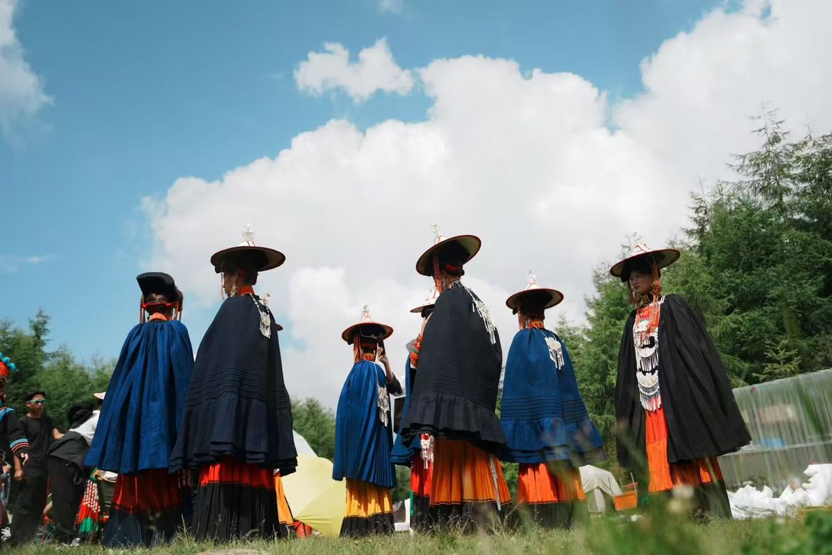 As a part of the Torch Festival celebration, events themed on the intangible cultural heritage were held in Liangshan’s Meigu County in recent days. Let’s appreciate the unique traditional Yi ethnic costume. #China #culture #travel #costume #scenery #sichuan