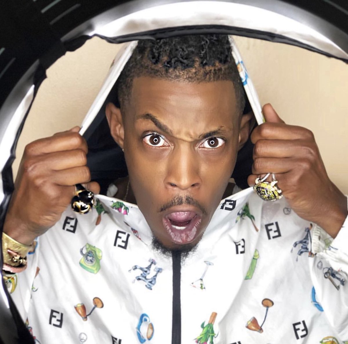 Hollywood Larry tweet media