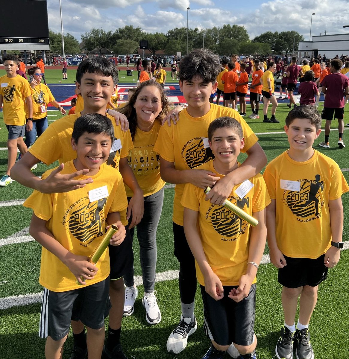 VanAken7's tweet photo. @JohnLegere 🍎✏️🖍️📓📒🗒️📋📎

https://t.co/5TpCEDIXpU

I'm Debbie Van Aken from Pearland, Texas and teach at Sam Jamison Middle School. I am a 5th and 6th grade Dual Language math/reading/special education teacher and Student Council leader. #johnclearmylist https://t.co/HKUZi9sQmM