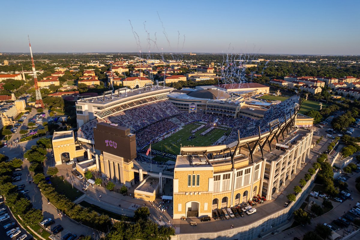 For more than 1500 HS football teams &amp; 130,000 players, the quest for the state championship begins tomorrow. It’s football time in Texas ! #THSCA #GoFrogs 🐸