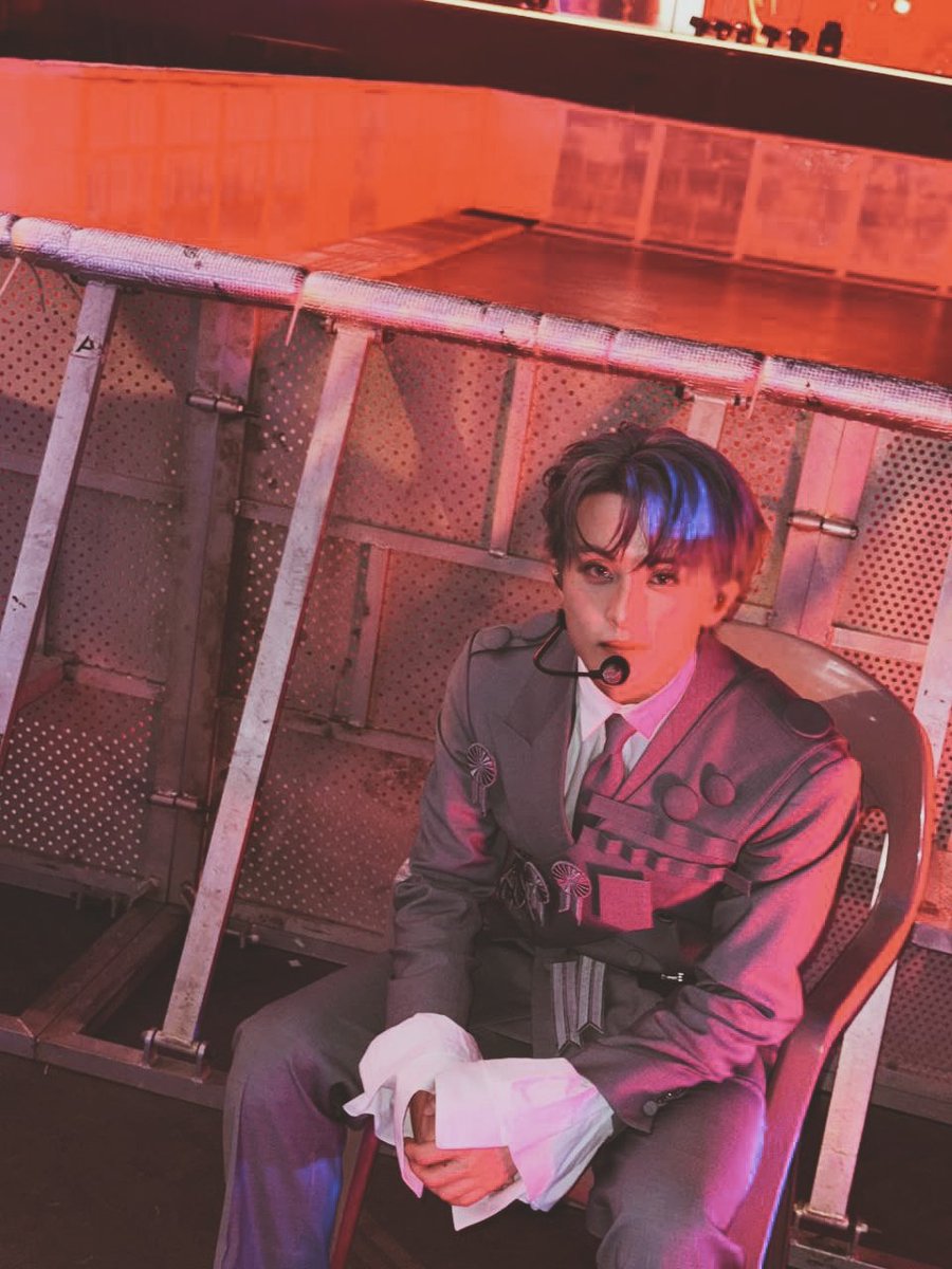 Marklde's tweet image. Different colors, different moods. But both are made for you.