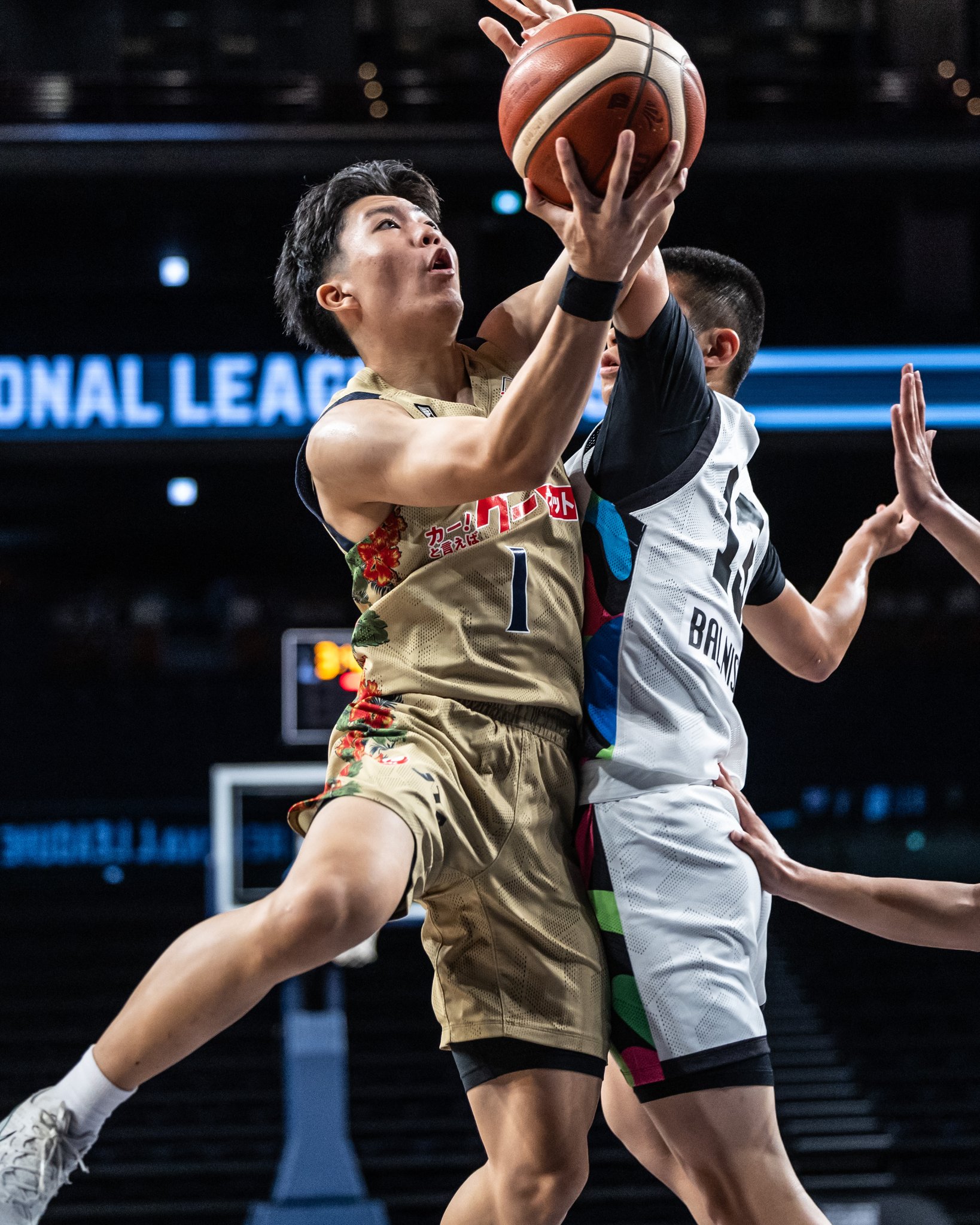 お宝　オマケ付き　直筆　サイン　琉球　キングス　プレイオフ　Bリーグ NBA 琉球ゴールデンキングスがバスケ天皇杯で初優勝！ MVP・クーリー