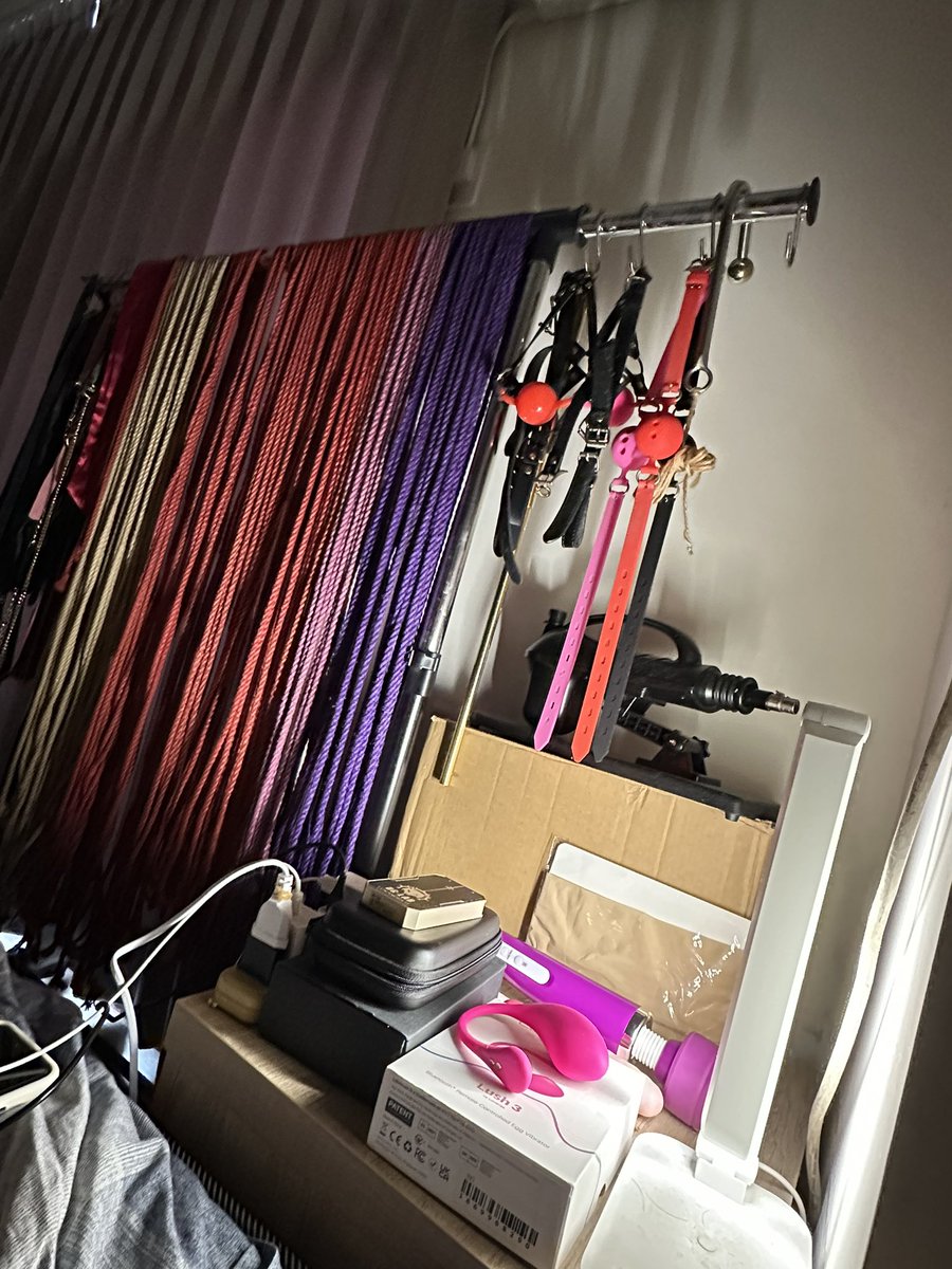 好！無！聊！下雨天休假 
跑來小繩室睡覺 有沒有人來聊聊 
或是想來個臨時約繩呀～