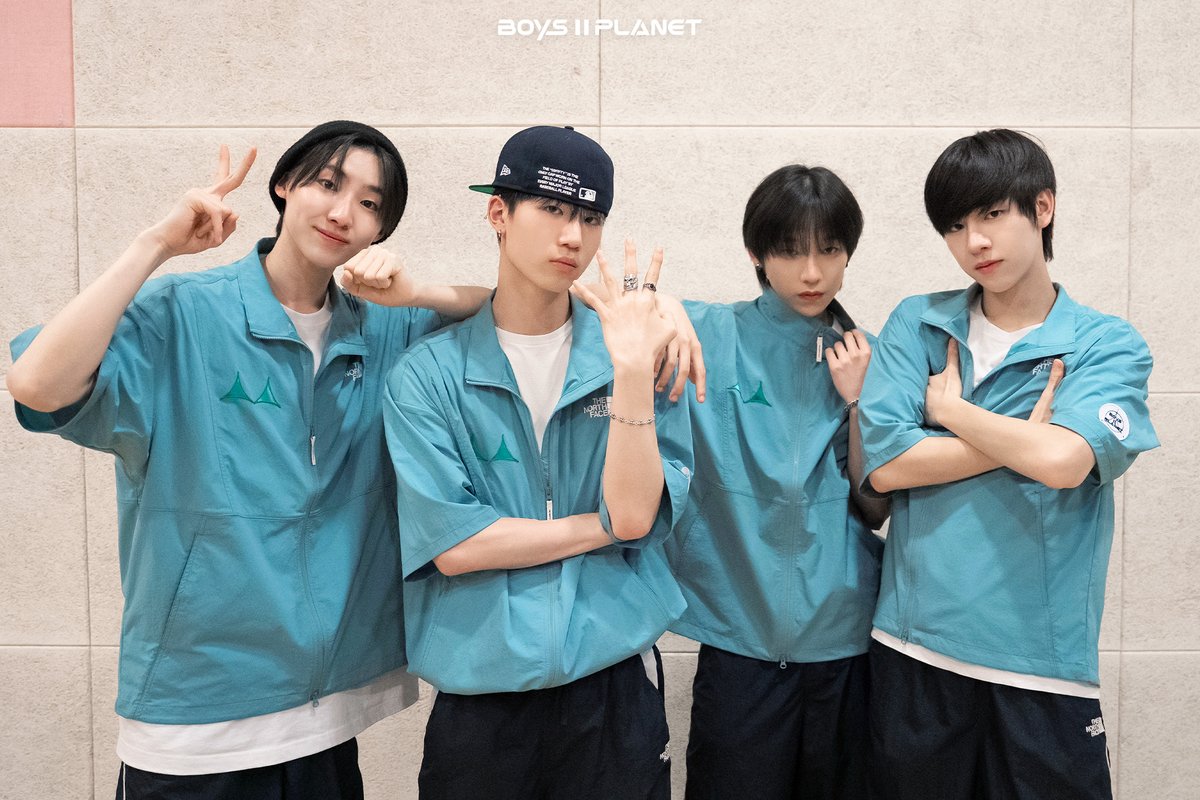 [1vs1 계급 배틀] 연습실 비하인드 포토 📸

🎵 Rising Sun (순수) I 2팀 

치열한 연습 후 찾아온 꿀맛 같은 쉬는 시간🔥
최고가 되고 싶은 소년들의 연습실 비하인드

소년들의 더 많은 정보를 알고 싶다면?
Mnet Plus ▶ share.mnetplus.world/boys2planet
YouTube ▶ youtube.com/@BOYSPLANET.OF…

[BOYS II