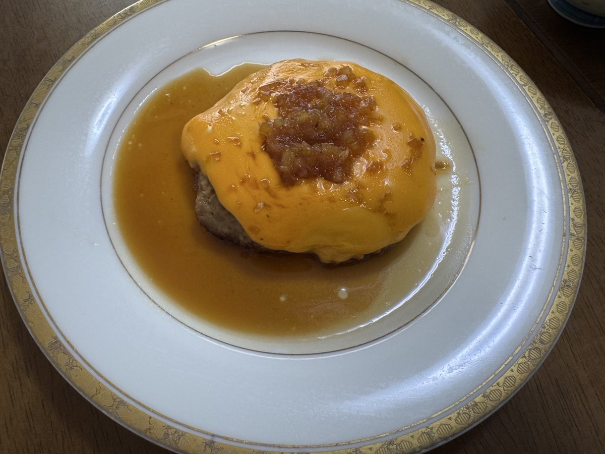 今日はチーズハンバーグです。
ファミレスのような味で美味しいです🥰