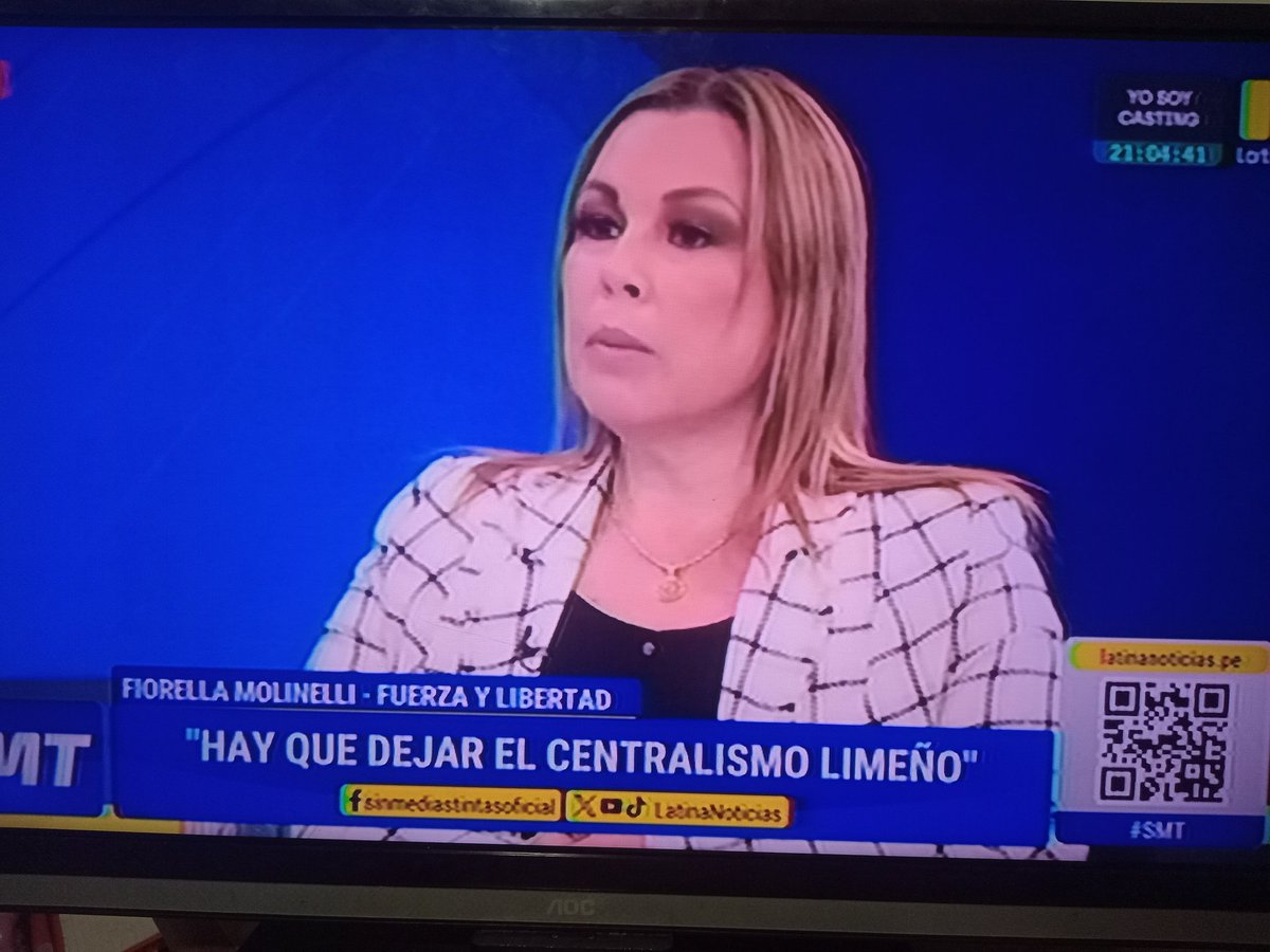 La caviar Molinelli tratando webear al votante peruano. Que putas es eso del estado presente y estado eficiente. No es más que la misma monserga con la que estás lacras agrandan al estado para seguir robándonos.
