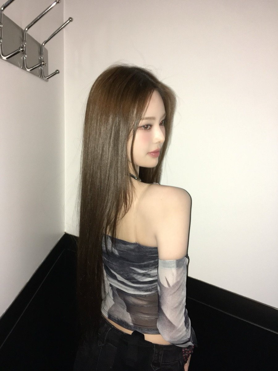 myjeemin_'s tweet photo. 250804 이즈나 플챗 포스트 #방지민

나야!! 다들 점심은 먹었어요?? LA에 와서 진짜 열심히준비하던 여러 무대들을 하나둘씩 보여드리고 있어서 하루하루가 너무 뿌듯해요🤍   나야가 좋아하면 좋겠다 오늘은 쿠키로 달콤한 하루 보내기🍪 나야가 쿠키 추천해 주면 내가 다 찾아서 먹어볼게나도 추천해죠 ㅎㅎ