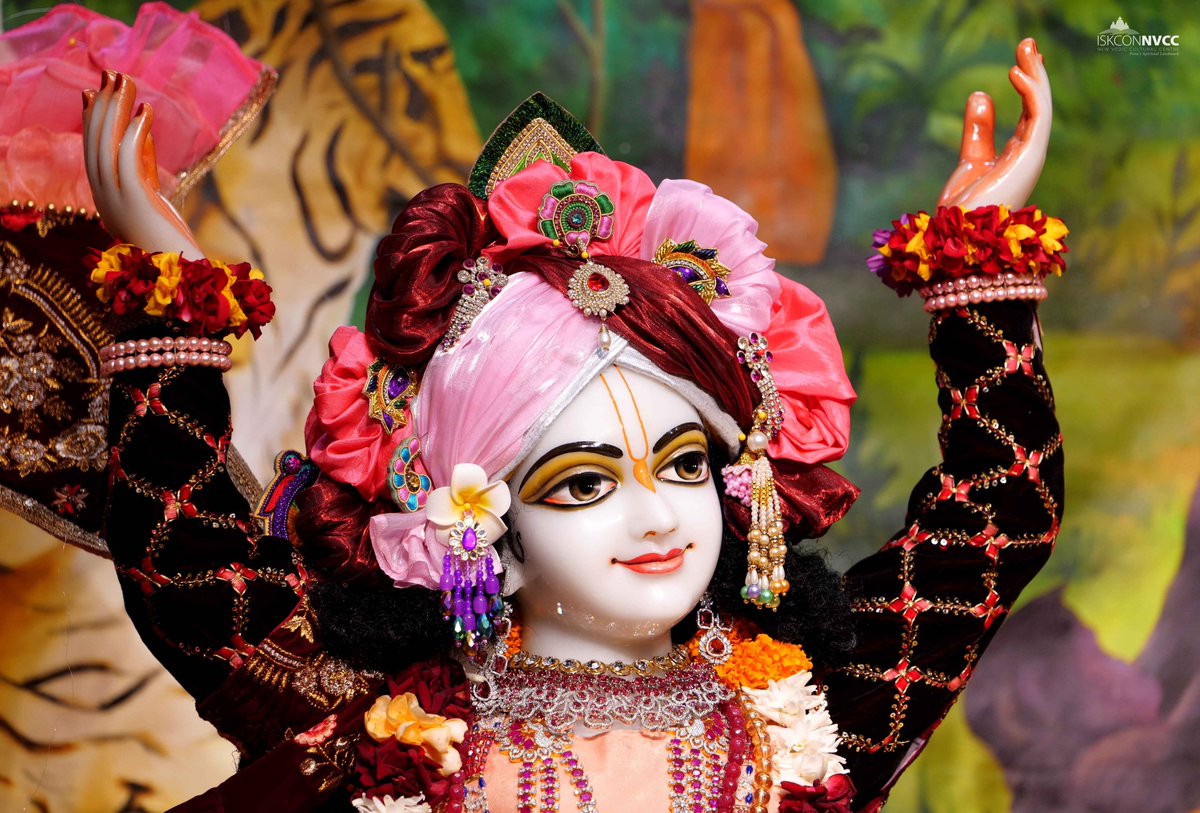 ISKCONPune's tweet photo. 🙏🏽Today's Darshan 📿 🗓04-08-2025🙏
🌷Sri Sri Radhavrindavanchandra🌷
🚩@ISKCONNVCCPune🚩
.
.
#ISKCON #ISKCONNVCC #ISKCONNVCCPune #ISKCONPune
#4thaugust #4thaugust2025 #Monday #Vrindavan
#Harinaamsankirtan #Radheshyamdas #Radheradhe
#Sankirtan #Kirtan #Mayapur #Prabhupada https://t.co/DEslxprUr8