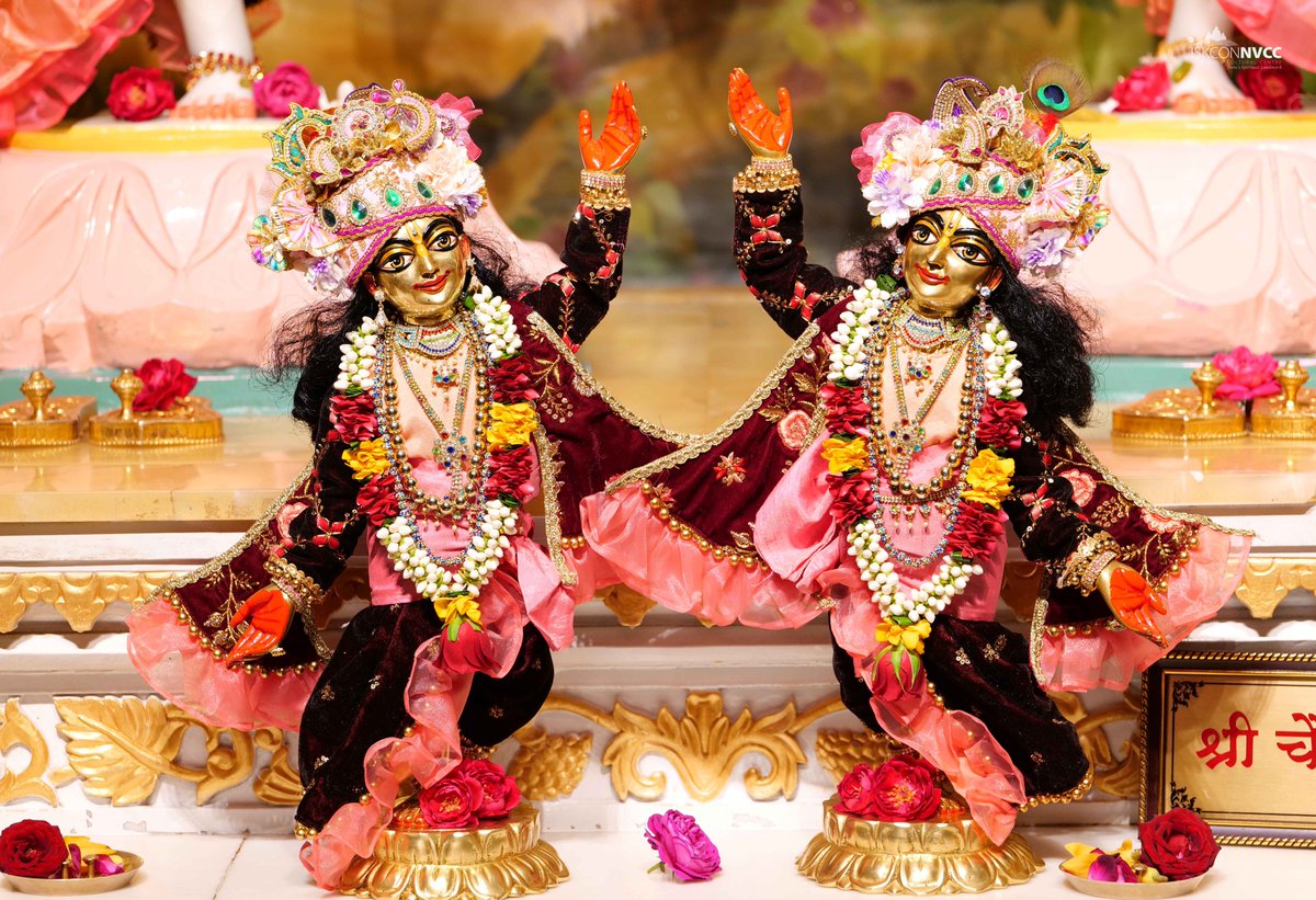ISKCONPune's tweet photo. 🙏🏽Today's Darshan 📿 🗓04-08-2025🙏
🌷Sri Sri Radhavrindavanchandra🌷
🚩@ISKCONNVCCPune🚩
.
.
#ISKCON #ISKCONNVCC #ISKCONNVCCPune #ISKCONPune
#4thaugust #4thaugust2025 #Monday #Vrindavan
#Harinaamsankirtan #Radheshyamdas #Radheradhe
#Sankirtan #Kirtan #Mayapur #Prabhupada https://t.co/DEslxprUr8
