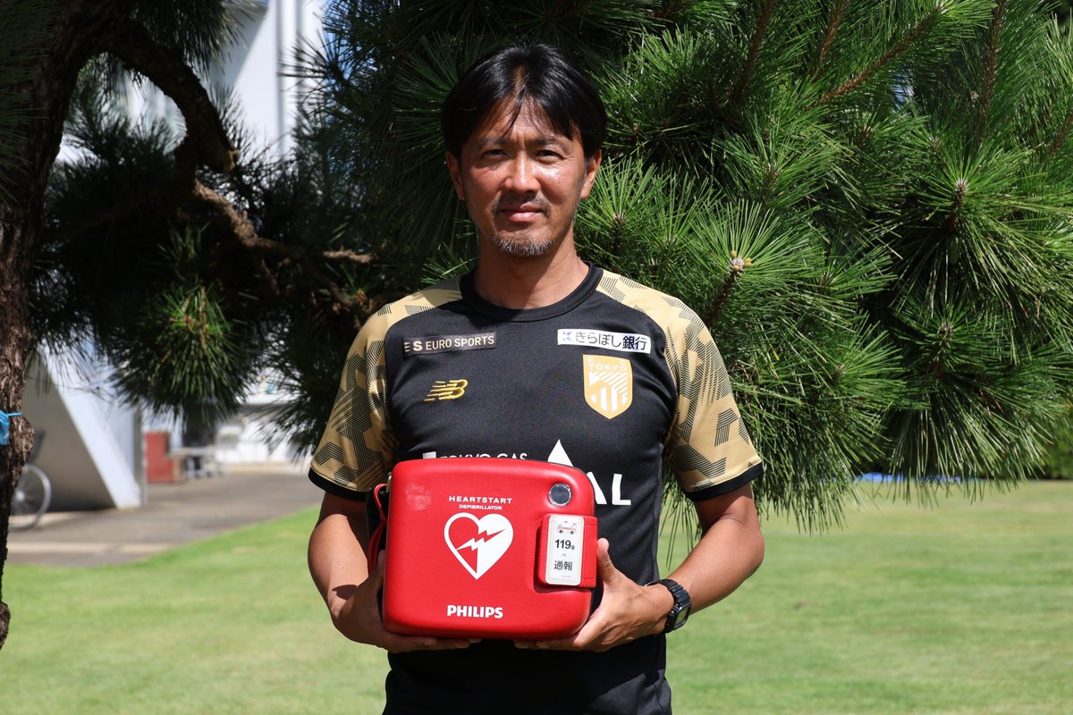 fctokyoofficial's tweet photo. 🔵🔴
8月4日―元日本代表・松田直樹さんが急逝された日。
あれから14年です。

FC東京は、同じ悲しみを繰り返さぬよう、AEDの設置場所や使い方についての理解をこれからも広めていきます。
 
#Ｊリーグ を愛するすべてのみなさまへ。
私たち一人ひとりが「命をつなぐアクション」を。
 
#命つなぐアクション 
#forever3
#シャレン
#fctokyo #tokyo