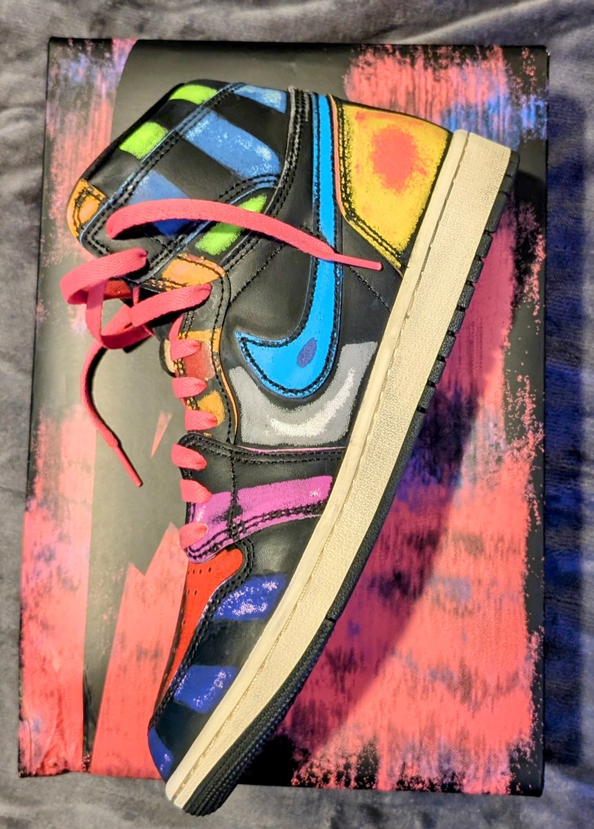 Done. May need a 2nd pair. #jordan <a href="/SneakerPhetish/">Kari</a> how long did yours take? I'm at 3 hours on this side. Oof. But worth it!