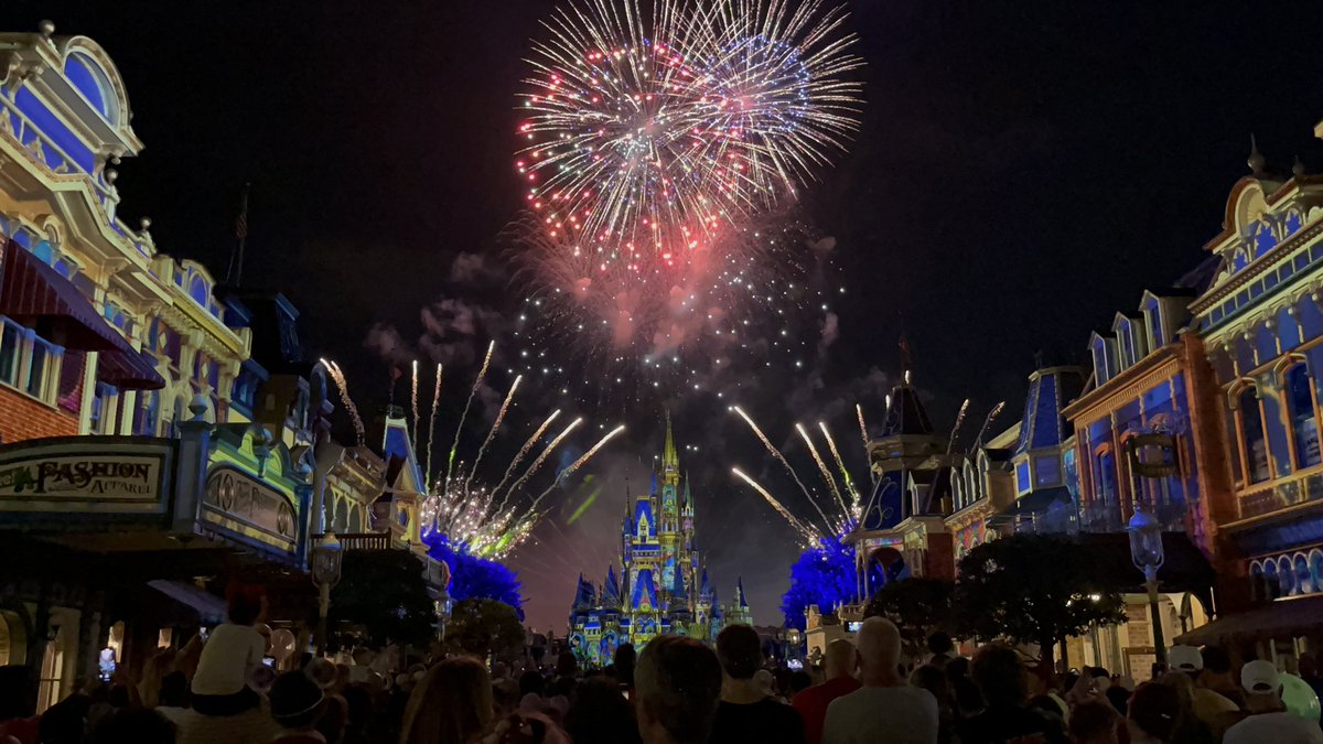 adam_ap_wdw's tweet image. Happily Ever After at Magic Kingdom